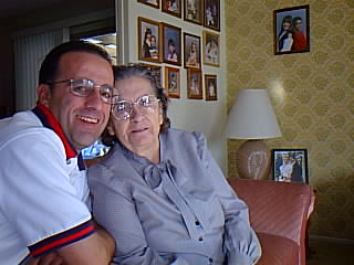 me&mom.jpg (21483 bytes)
